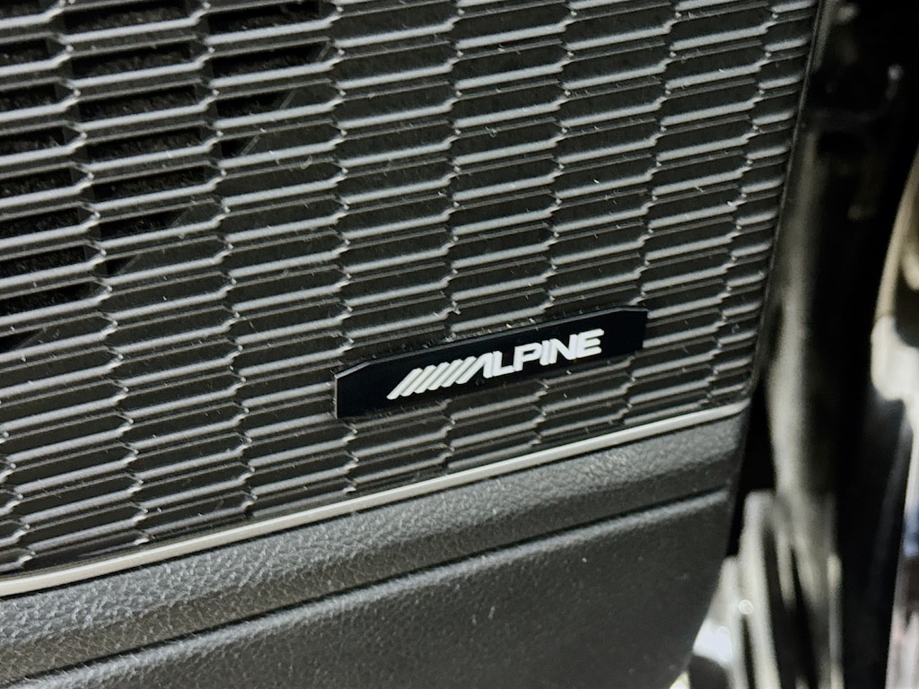 Used 2022 Jeep Grand Cherokee L Limited 4x4 w/Navigation,Leather, Pano Sunroof SUV