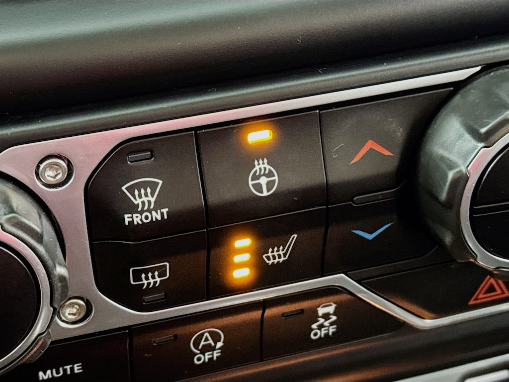 Used 2022 Jeep Gladiator Willys 4x4 w/Navigation,Heated Seats Truck Crew Cab