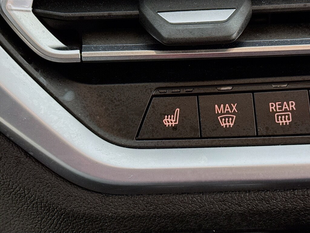 Used 2020 BMW 330i xDrive w/Navigation,Leather,Pano Sunroof Sedan