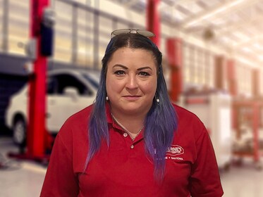 Staff member Laura Bradford from ID_e82daff6f026
