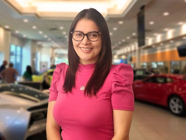 Staff member Sharon Munoz from ID_e35c35d7a68c