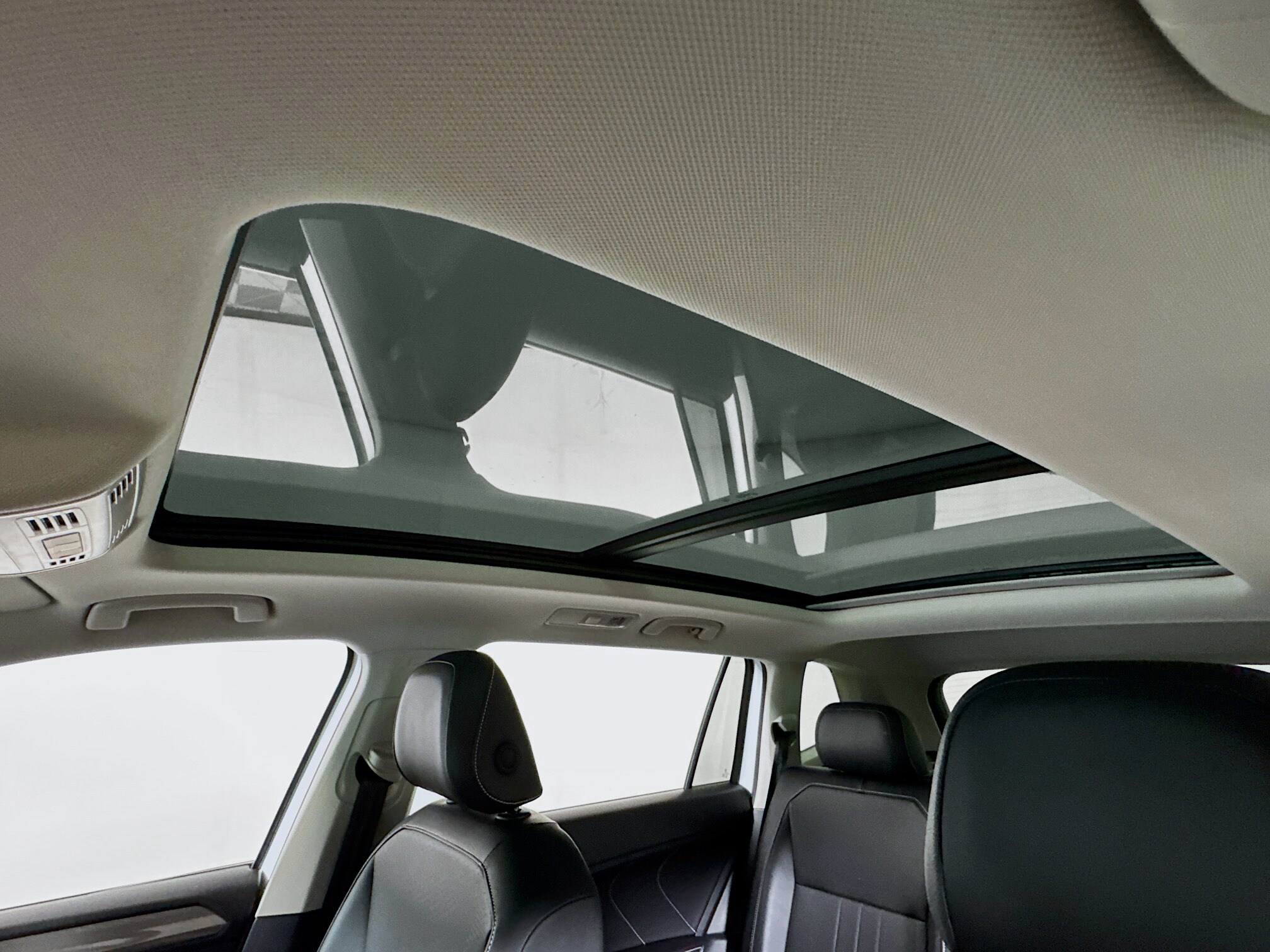 2024 Volkswagen Tiguan SE Wolfsburg Edition photo 3