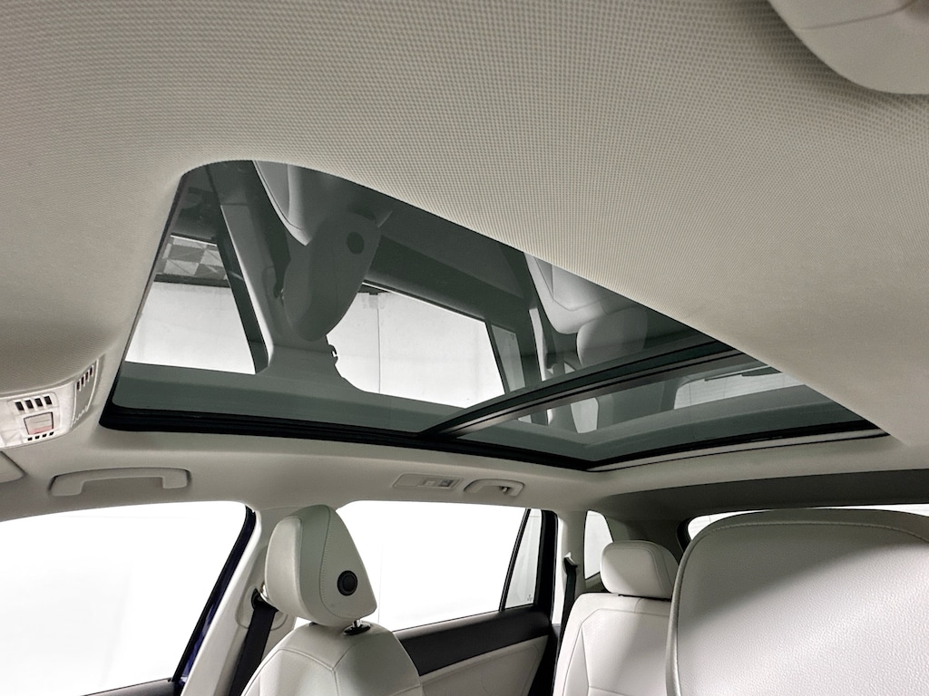 Used 2022 Volkswagen Tiguan SE 4MOTION w/Heated Leather,Pano Sunroof SUV