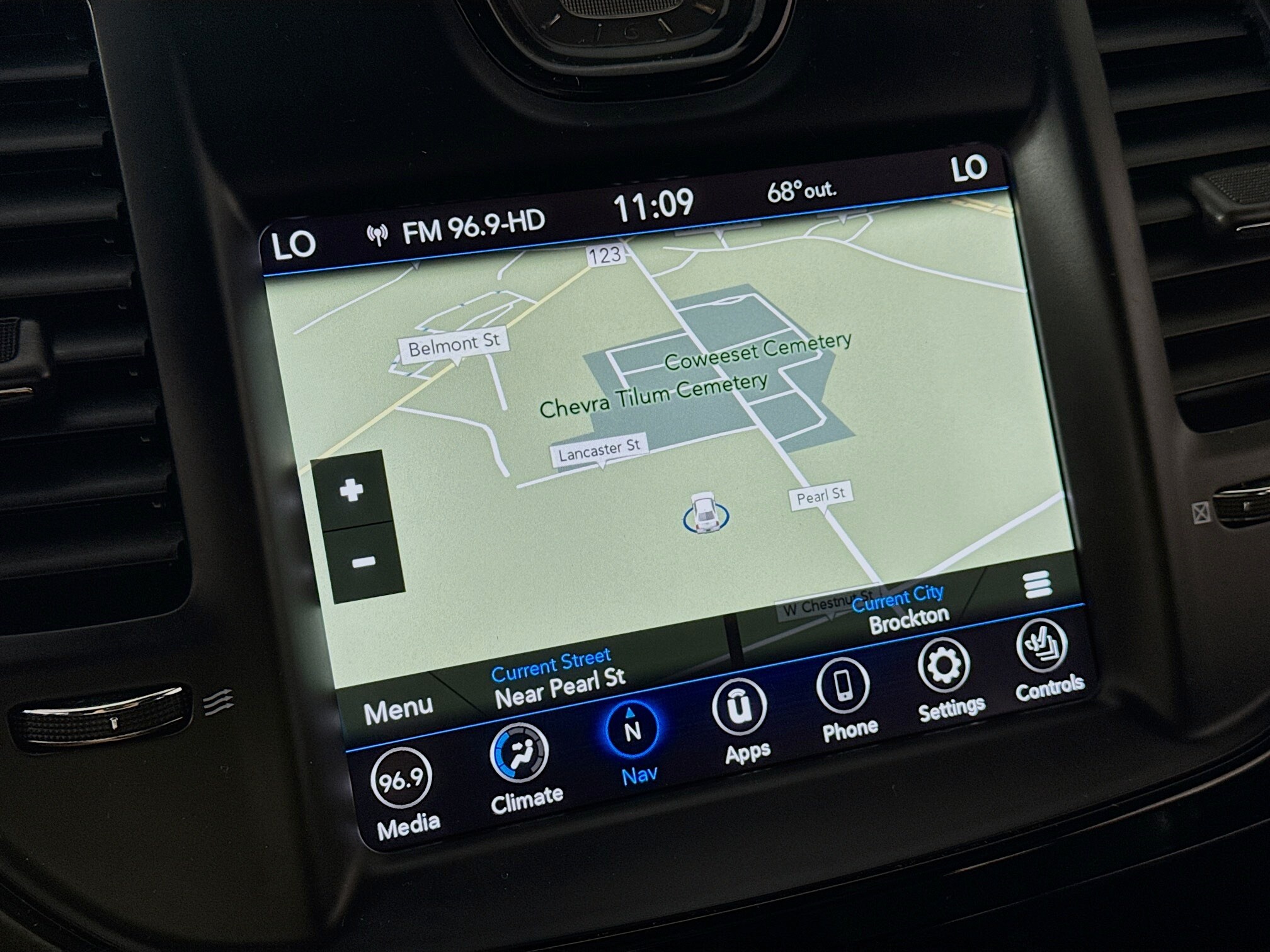 2020 Chrysler 300 photo 2