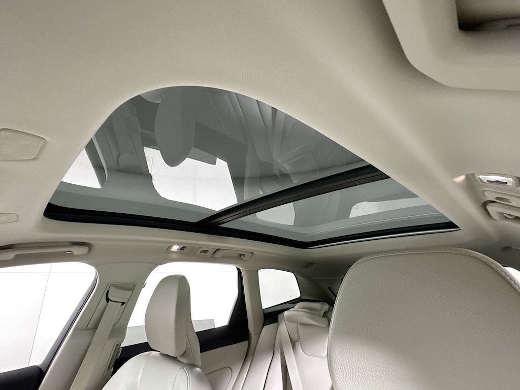 Used 2019 Volvo XC60 T6 Momentum AWD w/Heated Leather,Pano Sunroof SUV