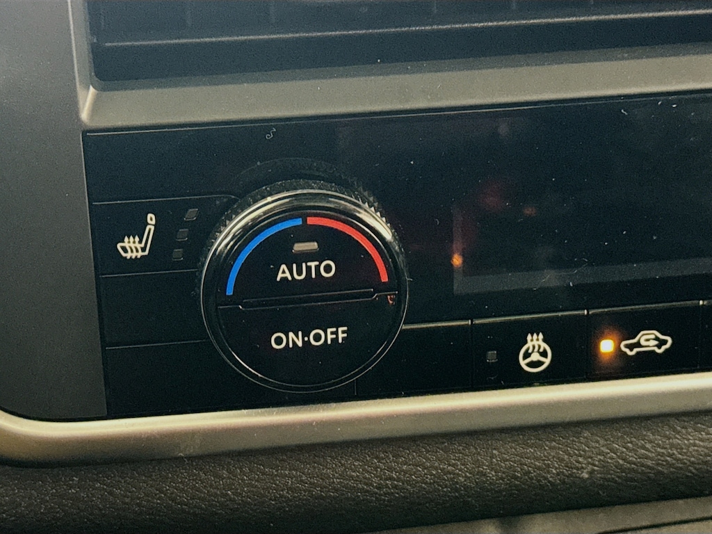 Used 2024 Nissan Rogue SV AWD w/Heated Leather,Pano Sunroof SUV