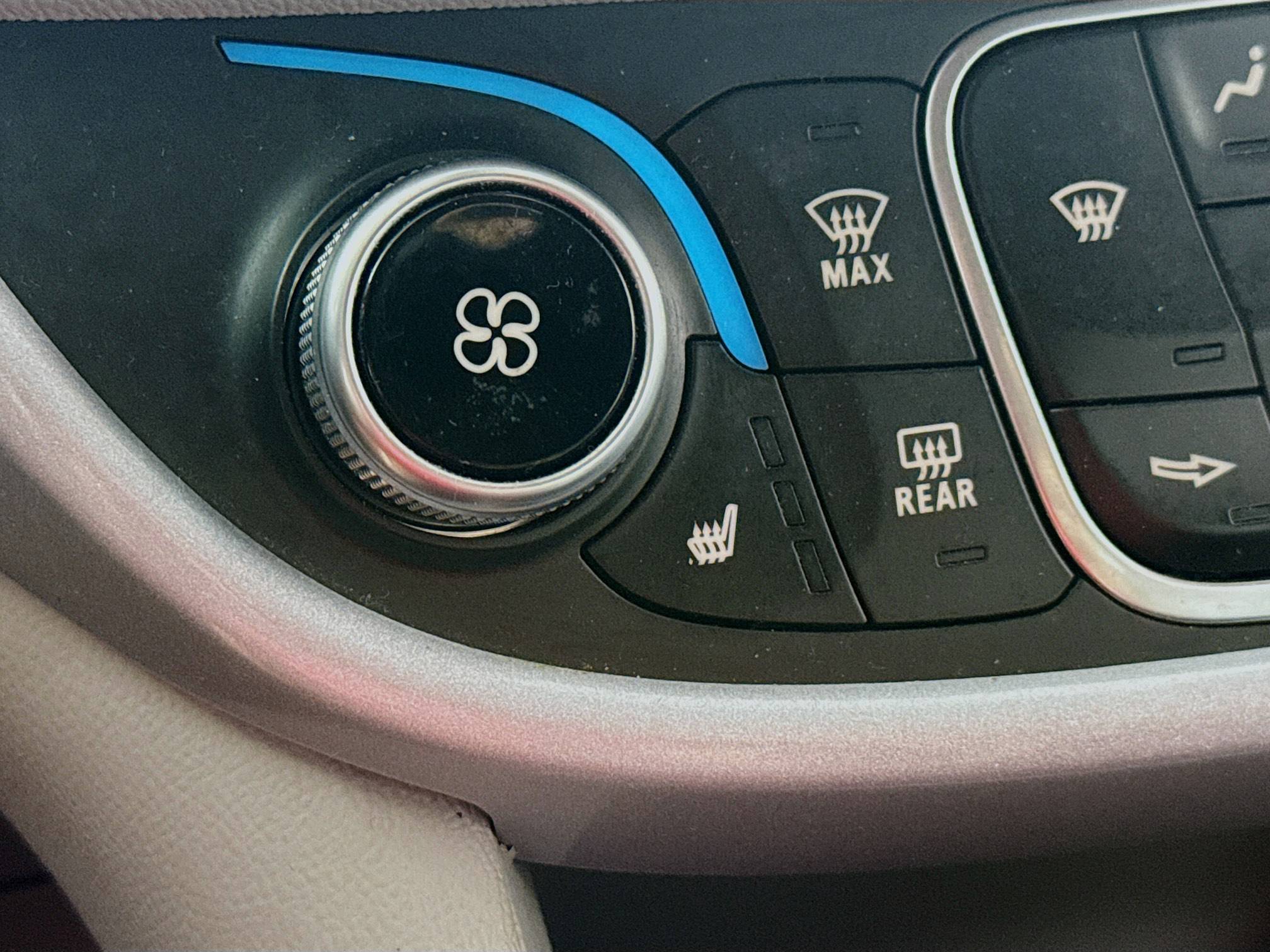 2018 Chevrolet Volt LT photo 3