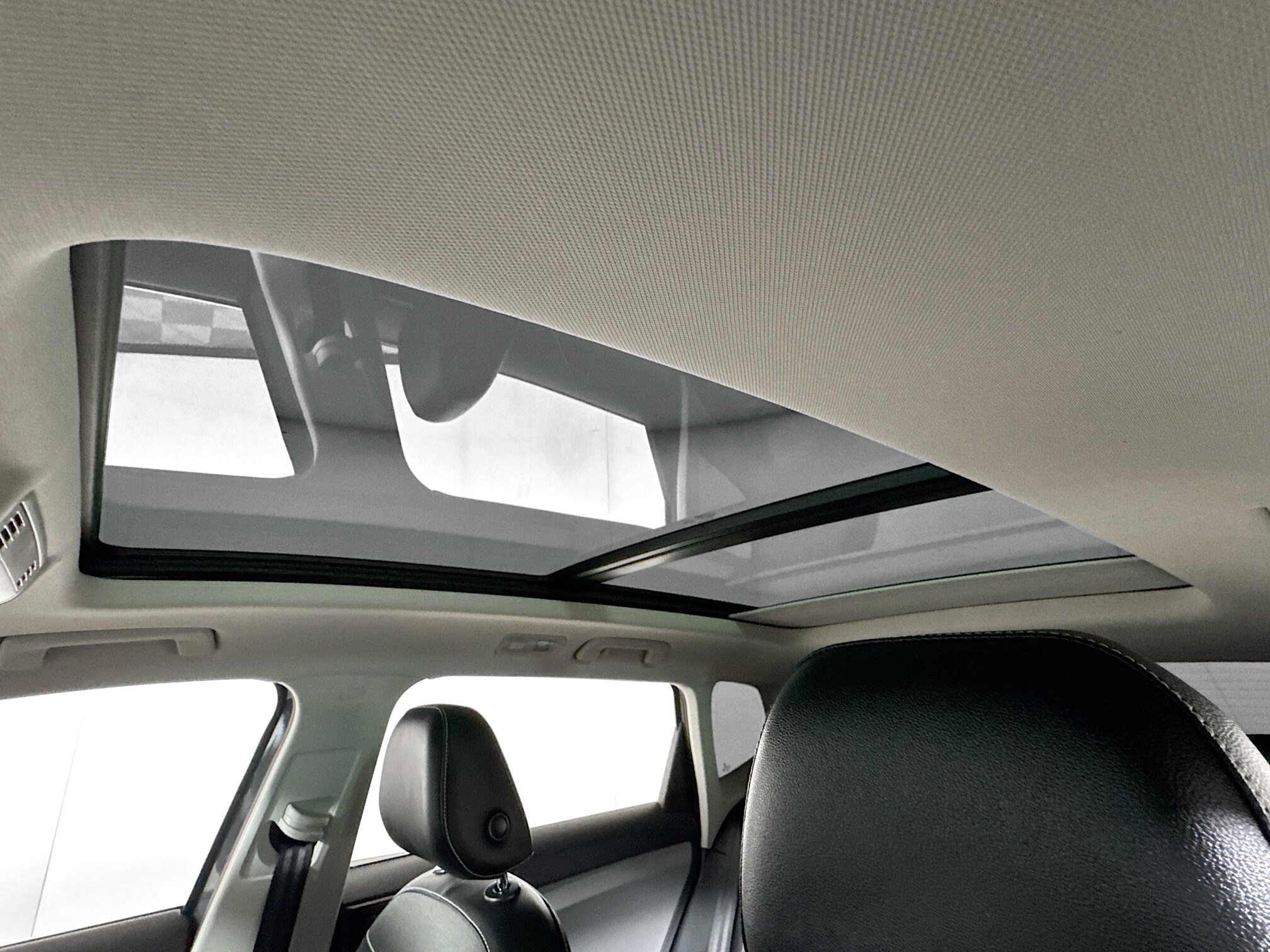 2023 Volkswagen Taos SE photo 3