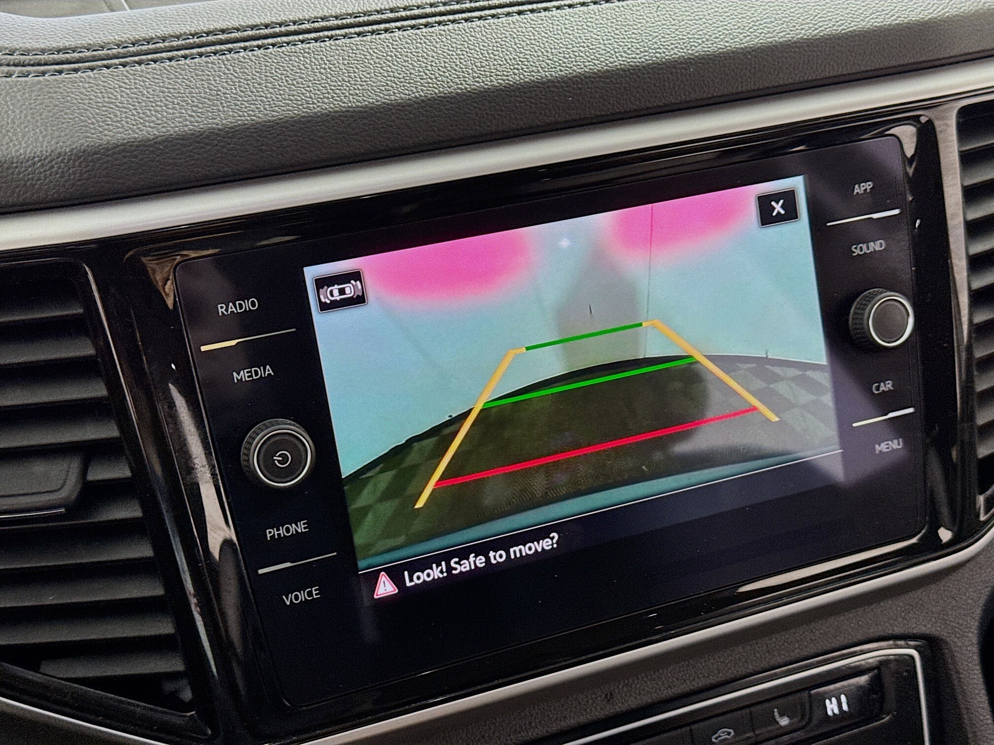 2022 Volkswagen Atlas SE Technology photo 3