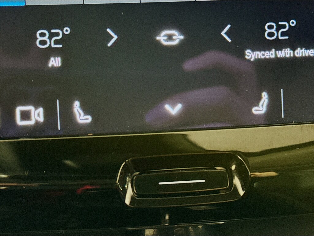 Used 2023 Volvo XC60 B5 AWD Core w/Navigation,Heated Leather,Pano Roof SUV