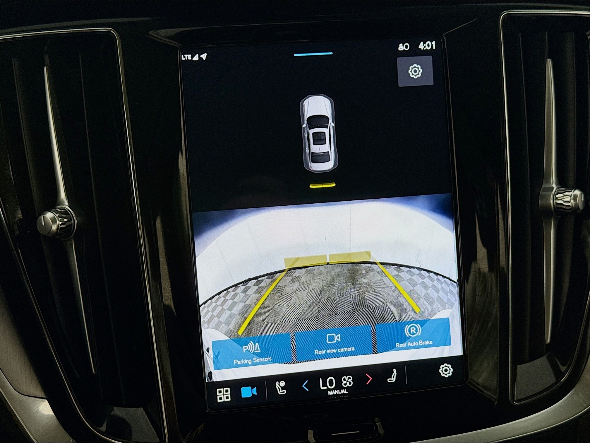 2025 Volvo S60 B5 Core AWD photo 3