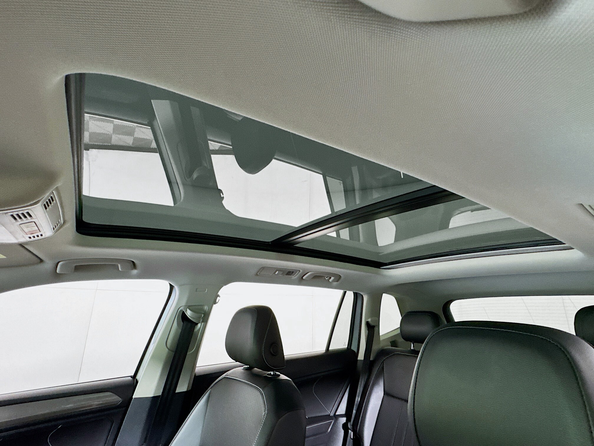 2022 Volkswagen Tiguan SE photo 4