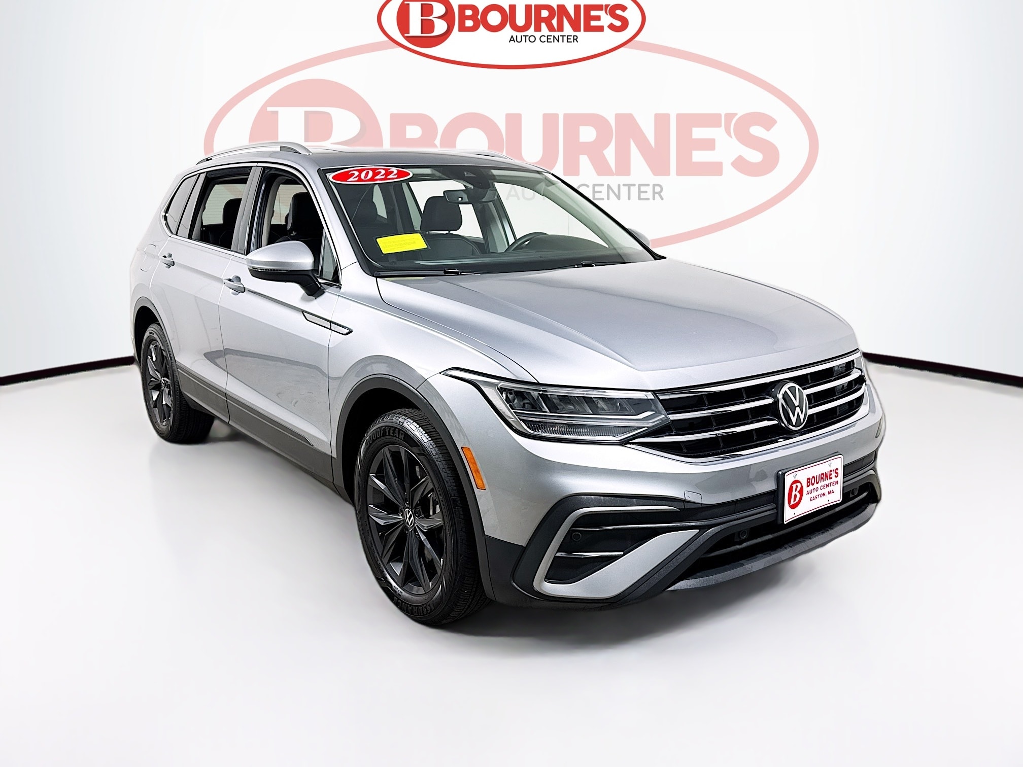 2022 Volkswagen Tiguan SE's photo