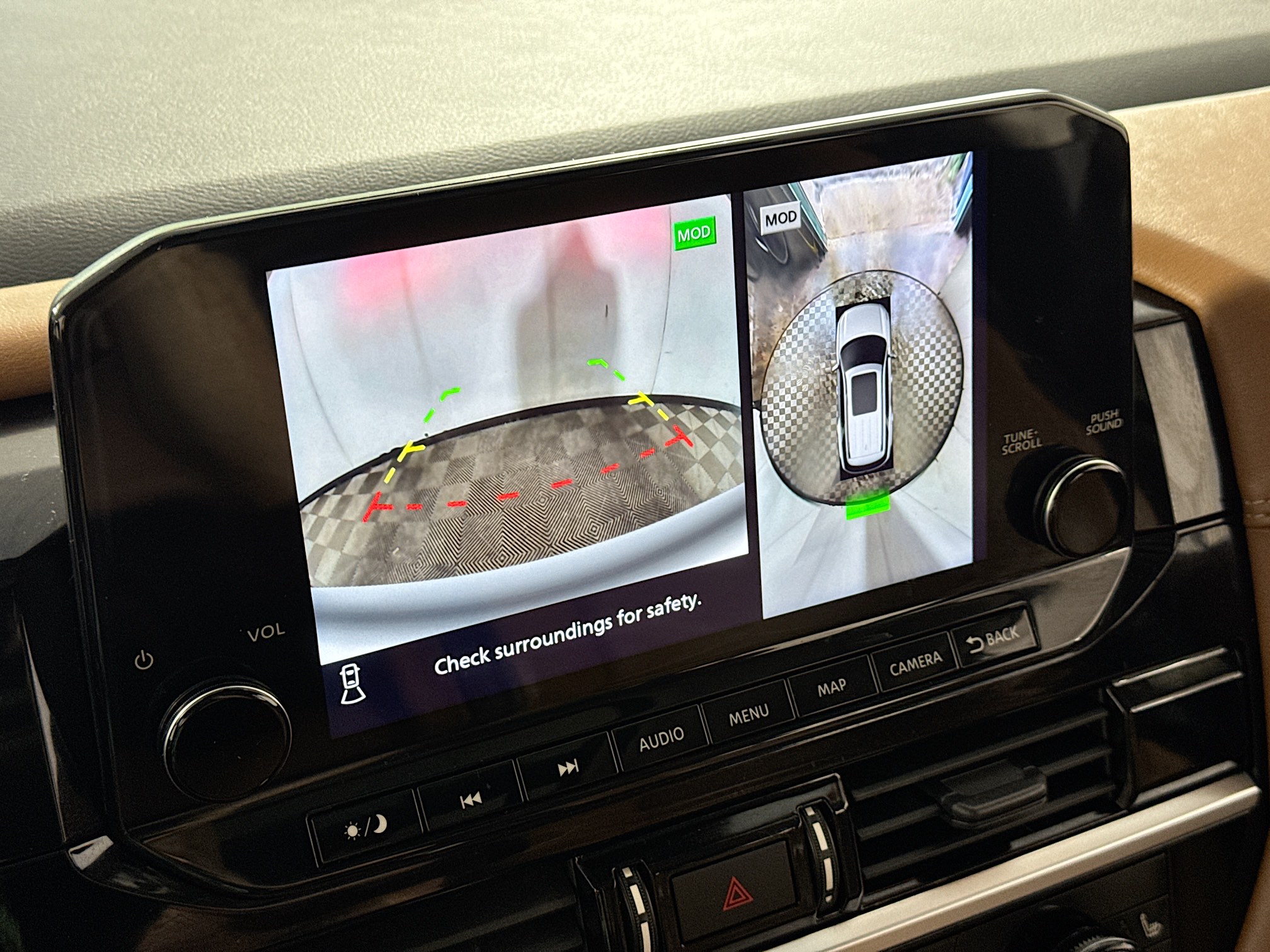 2023 Nissan Pathfinder Platinum photo 3