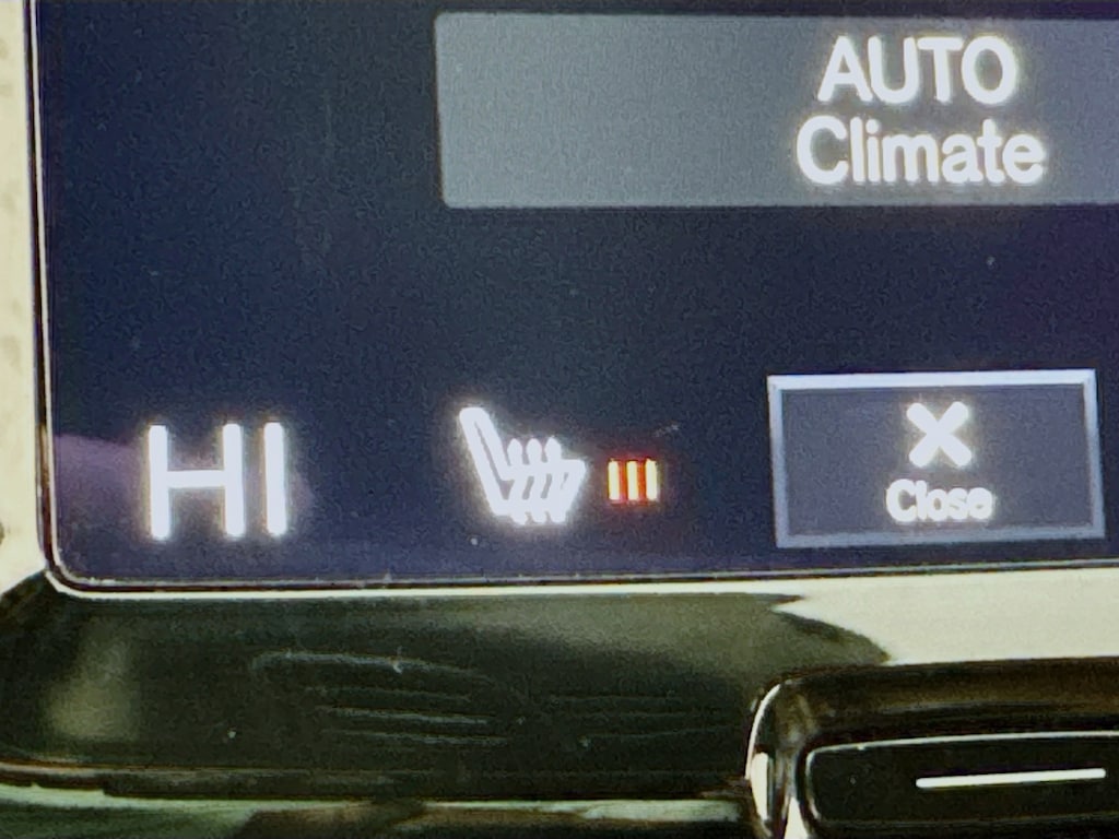 Used 2021 Volvo XC60 T5 Momentum AWD w/Heated Leather,Pano Sunroof SUV