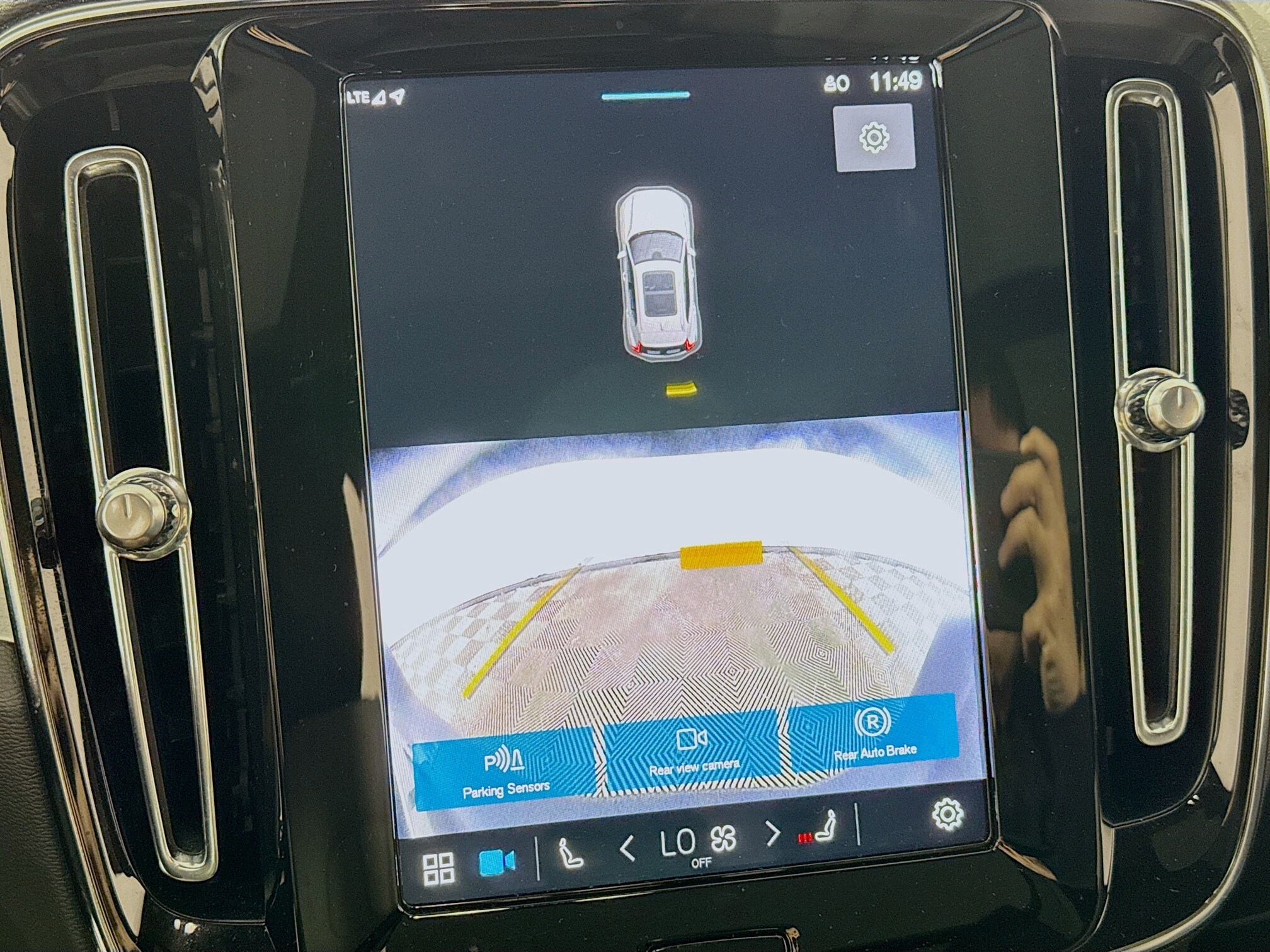 2025 Volvo XC40 Core photo 3