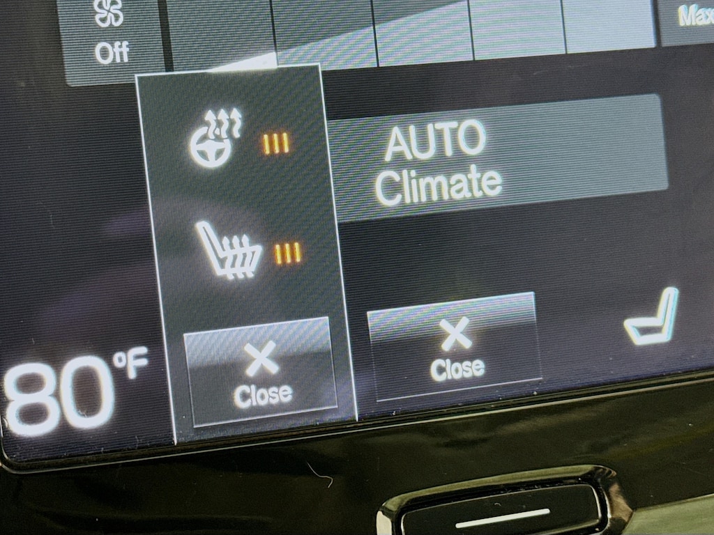 Used 2022 Volvo S60 B5 AWD Momentum w/Navigation,Leather,Pano Roof Sedan