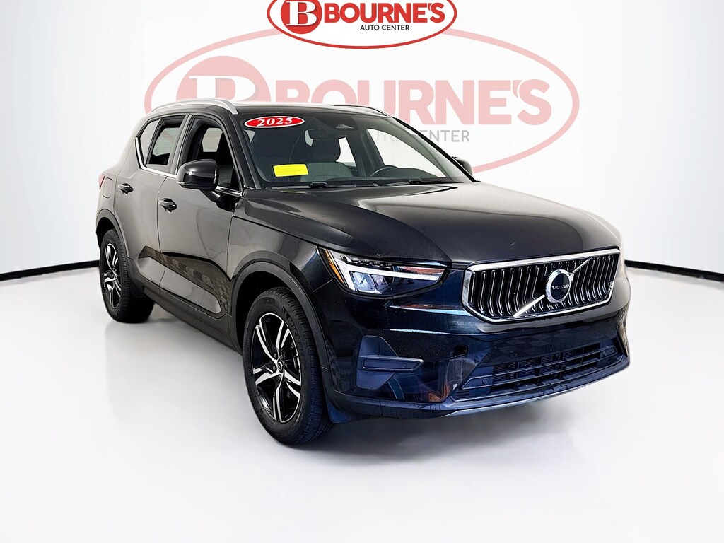 Used 2025 Volvo XC40 B5 Core Bright AWD w/Navigation,Heated Seats,Pano Roof SUV
