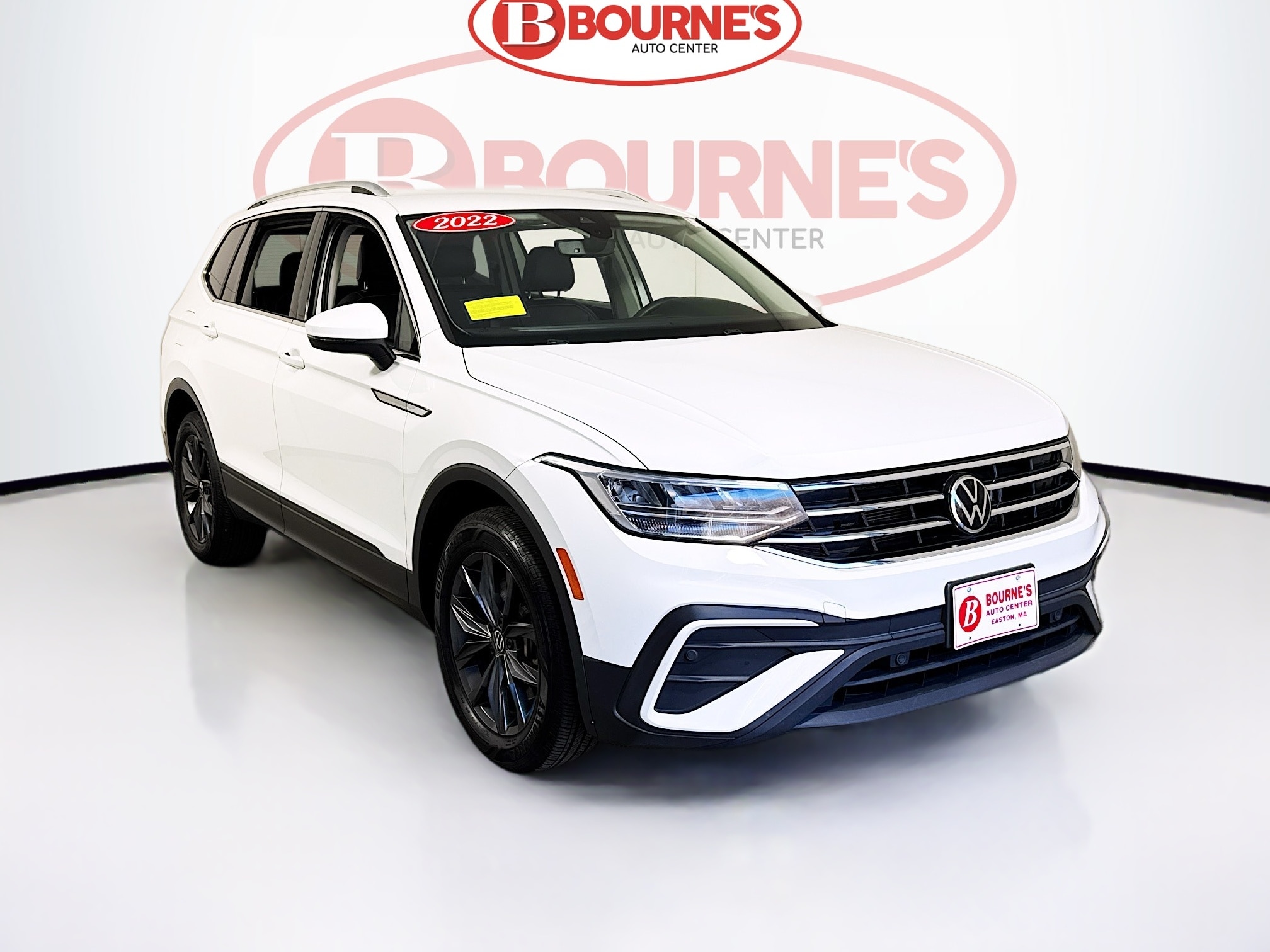 2022 Volkswagen Tiguan SE's photo