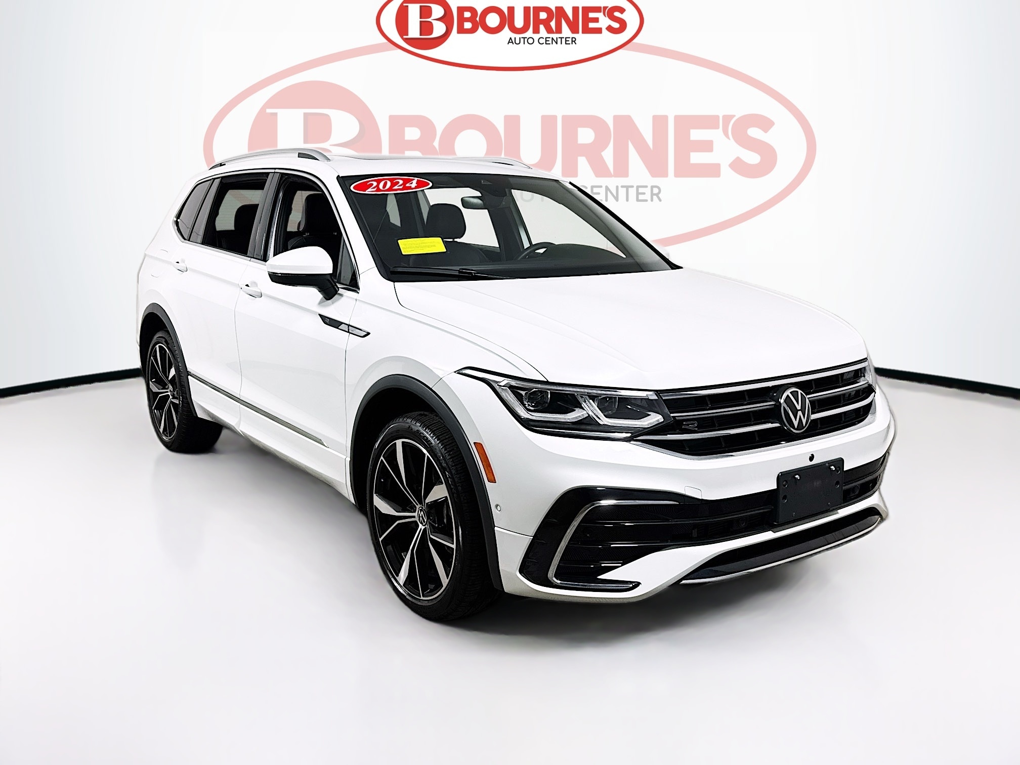 2024 Volkswagen Tiguan SEL R-LINE's photo