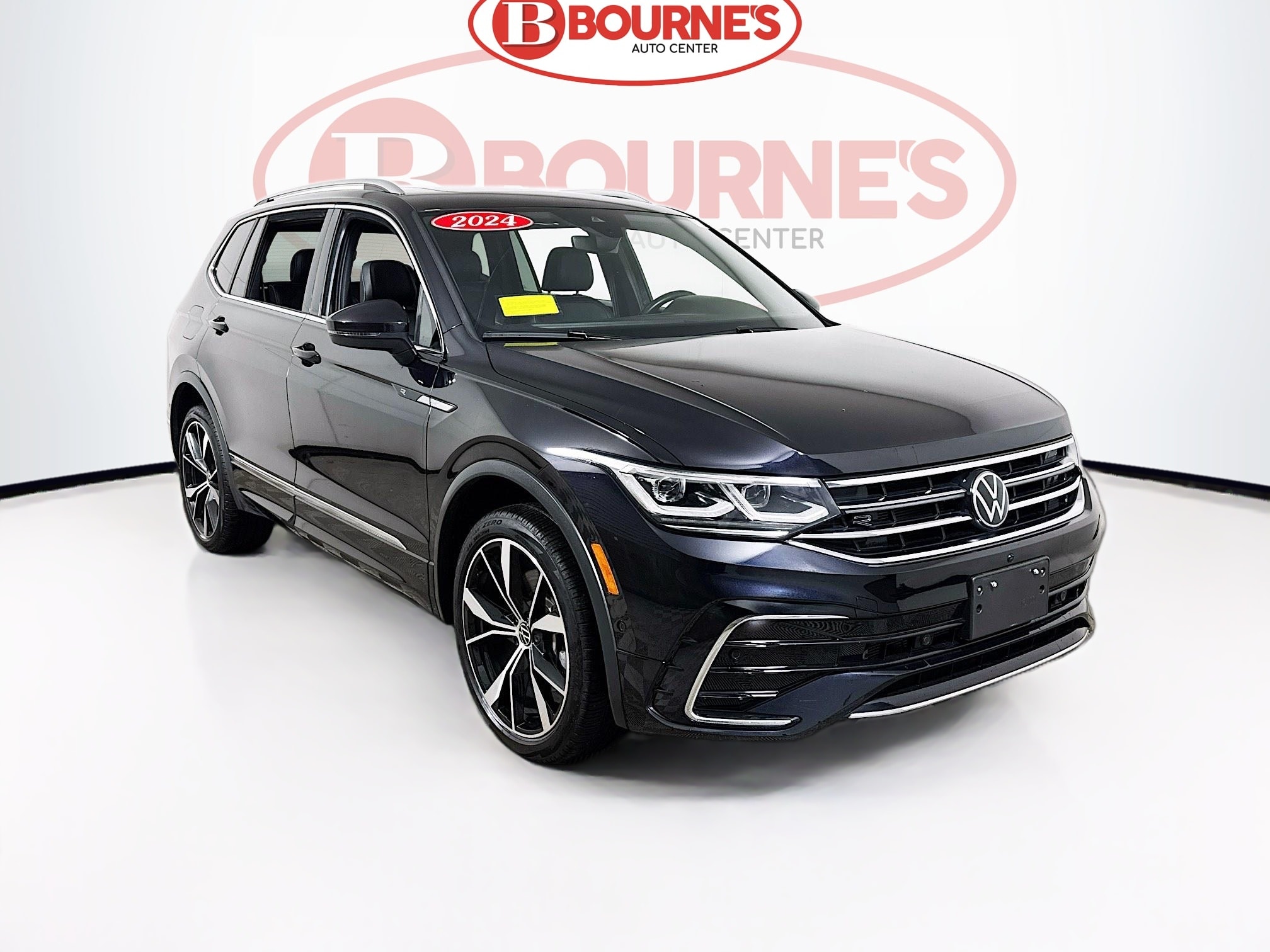 2024 Volkswagen Tiguan SEL R-LINE's photo