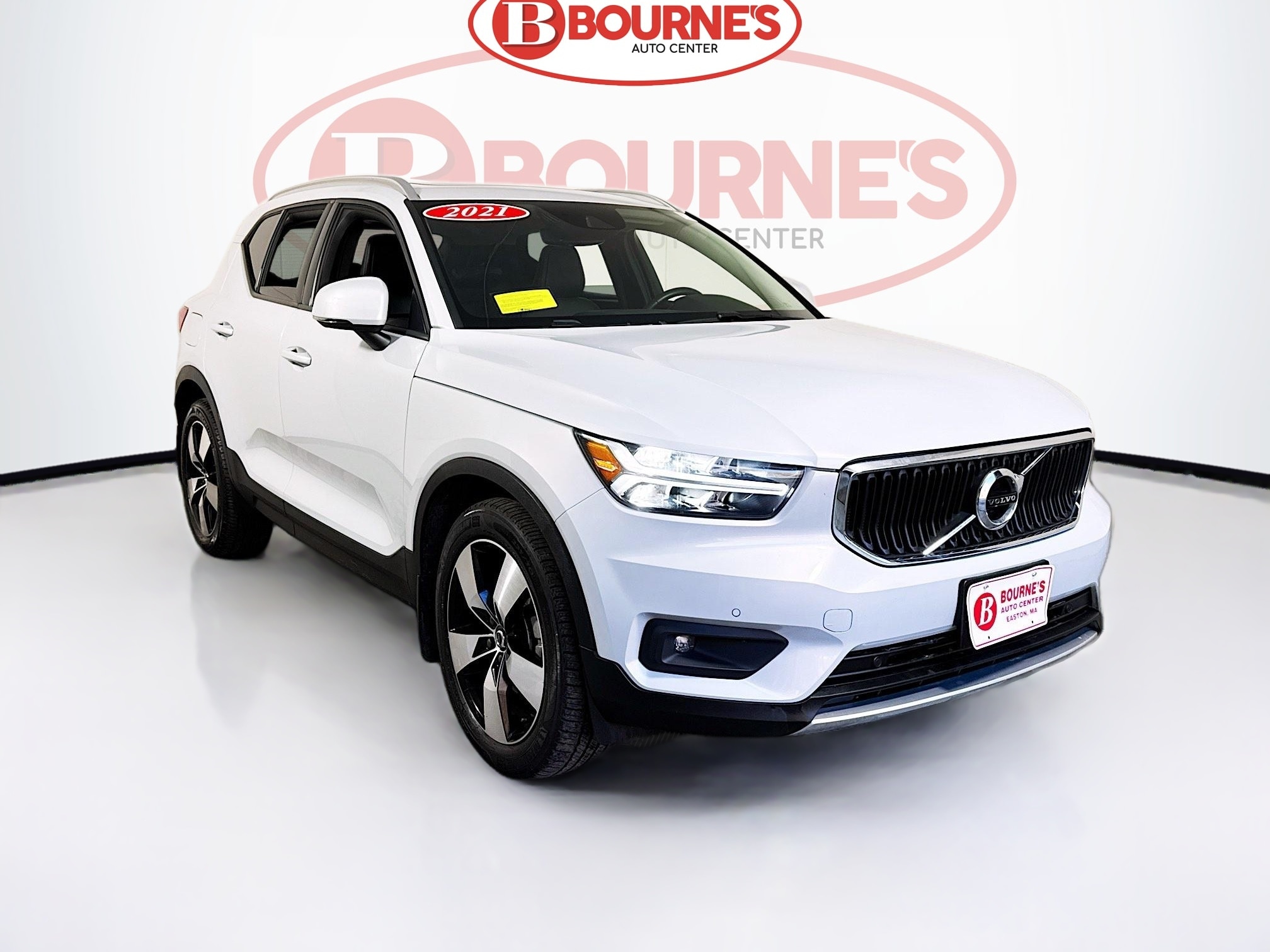 2021 Volvo XC40 Momentum's photo