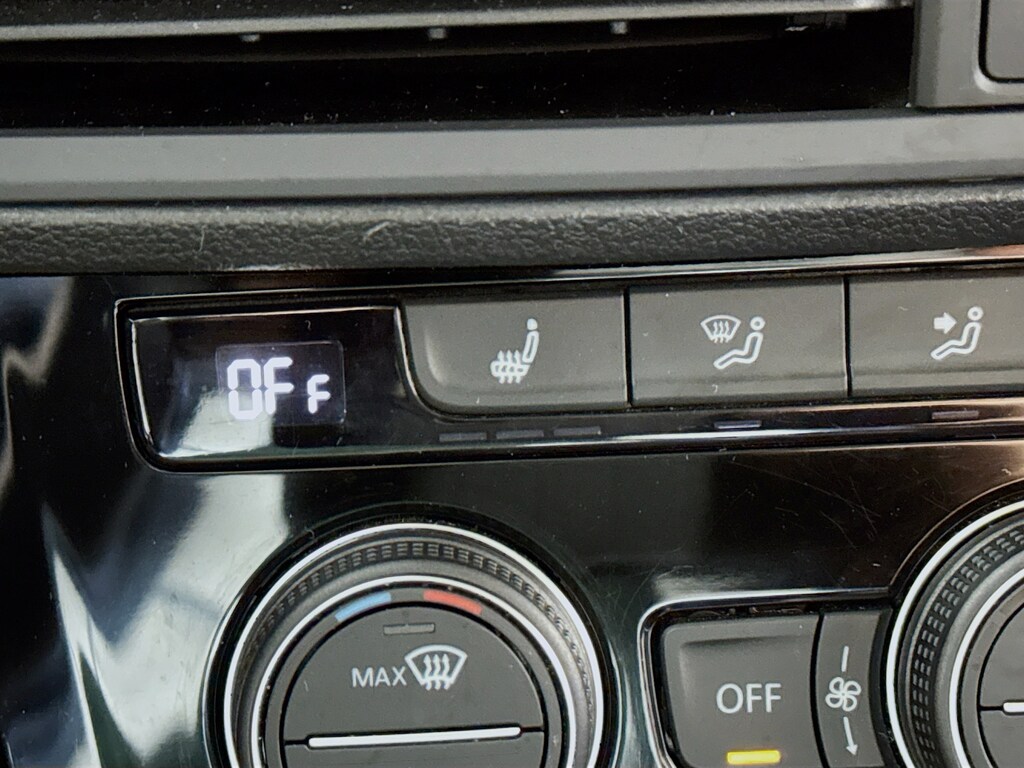 Used 2023 Volkswagen Jetta 1.5T SE w/Heated Leather,Sunroof Sedan