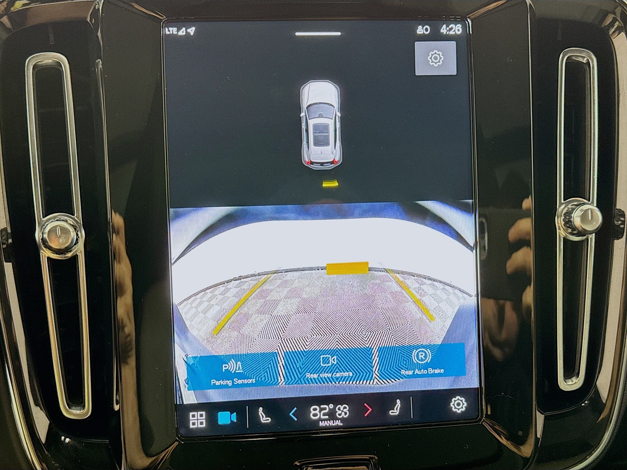 2025 Volvo XC40 Core photo 3