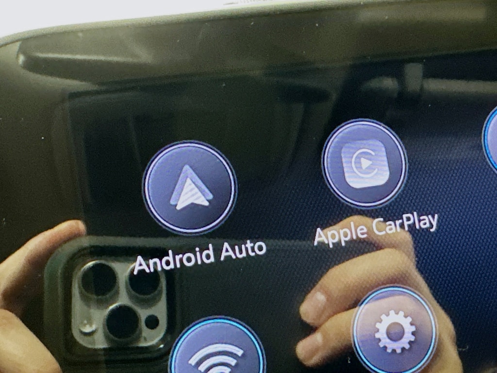 Used 2024 Chevrolet Malibu RS w/Android Auto & Apple Carplay Sedan