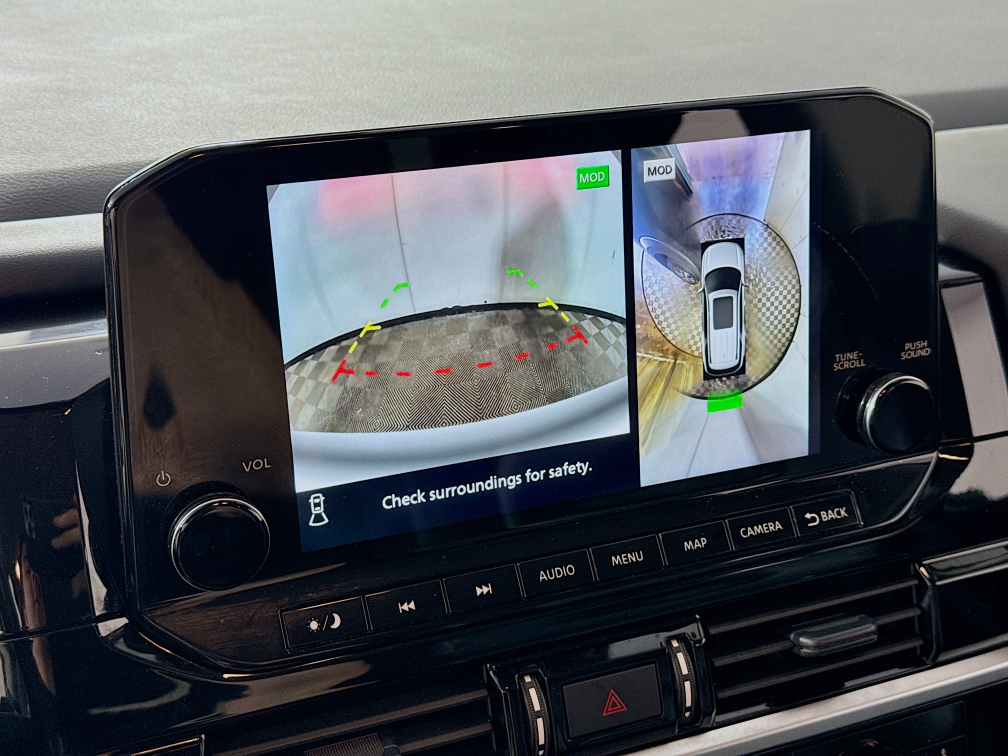 2024 Nissan Pathfinder SL photo 3