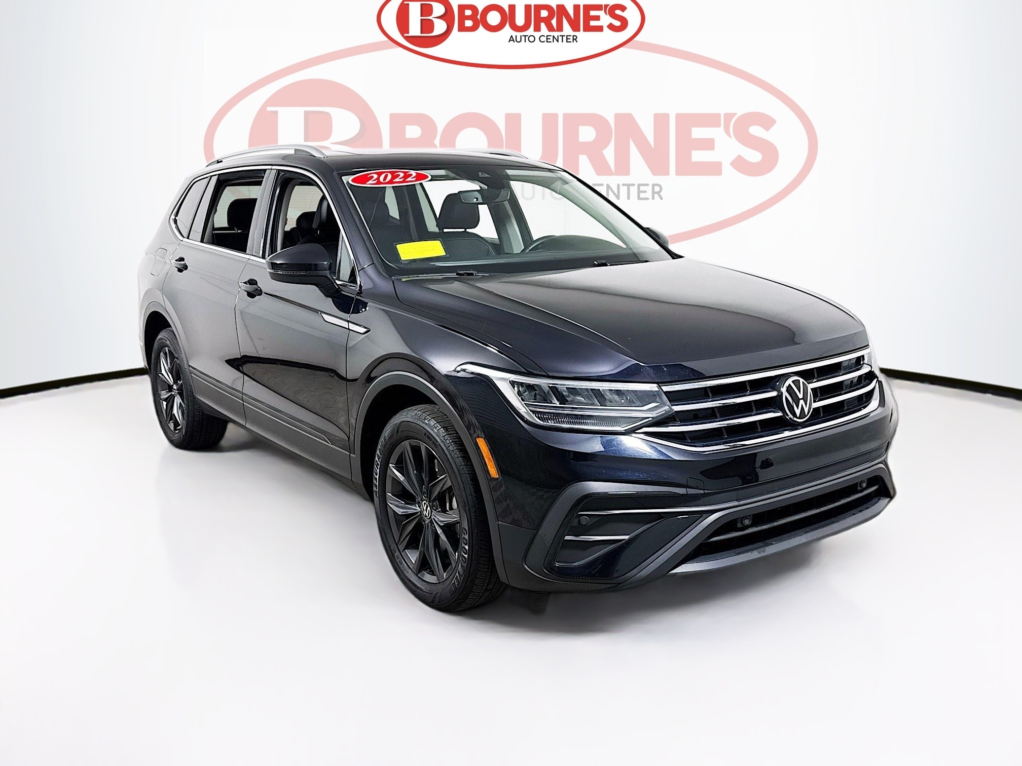 2022 Volkswagen Tiguan SE's photo
