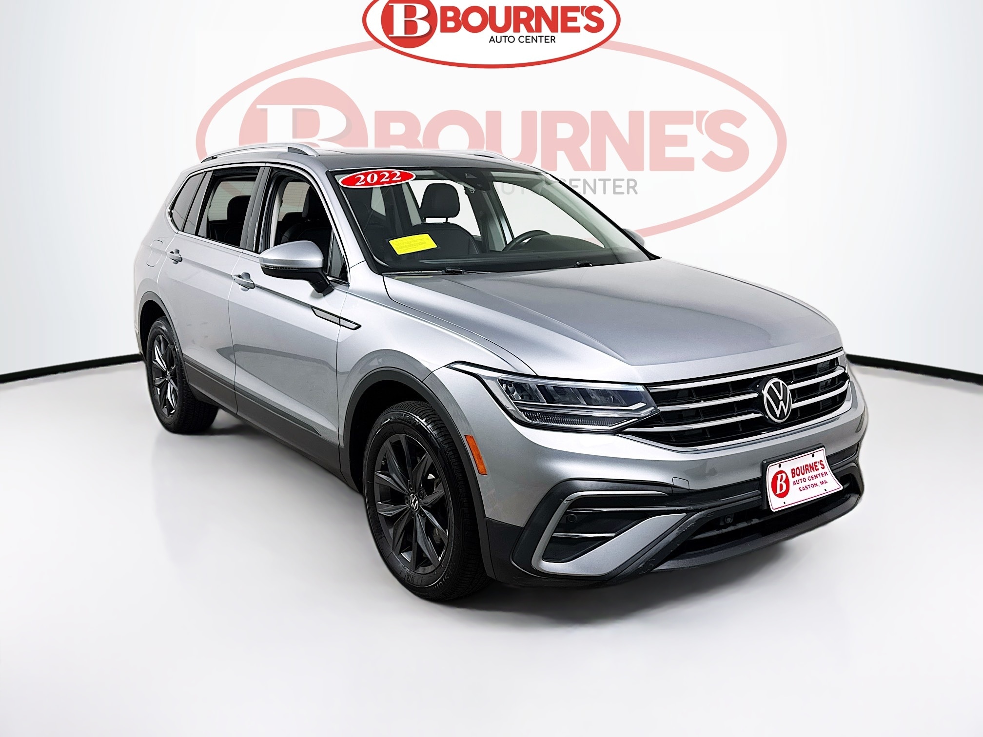 2022 Volkswagen Tiguan SE's photo