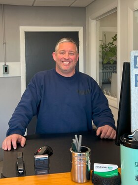 Staff member Steve from ID_e0c17abcc3e6