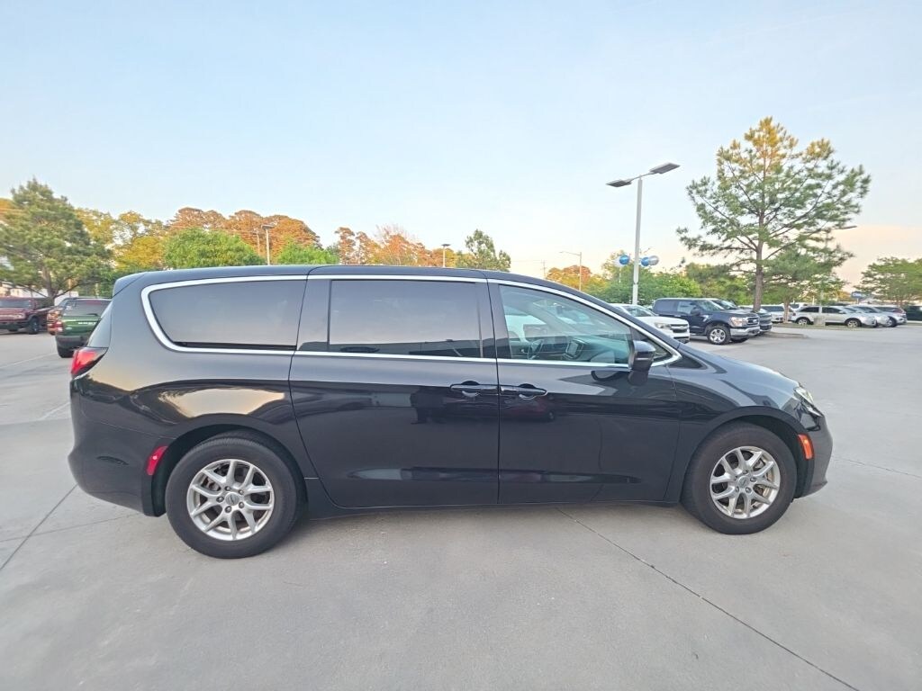 Used 2023 Chrysler Pacifica Touring L Van Passenger Van
