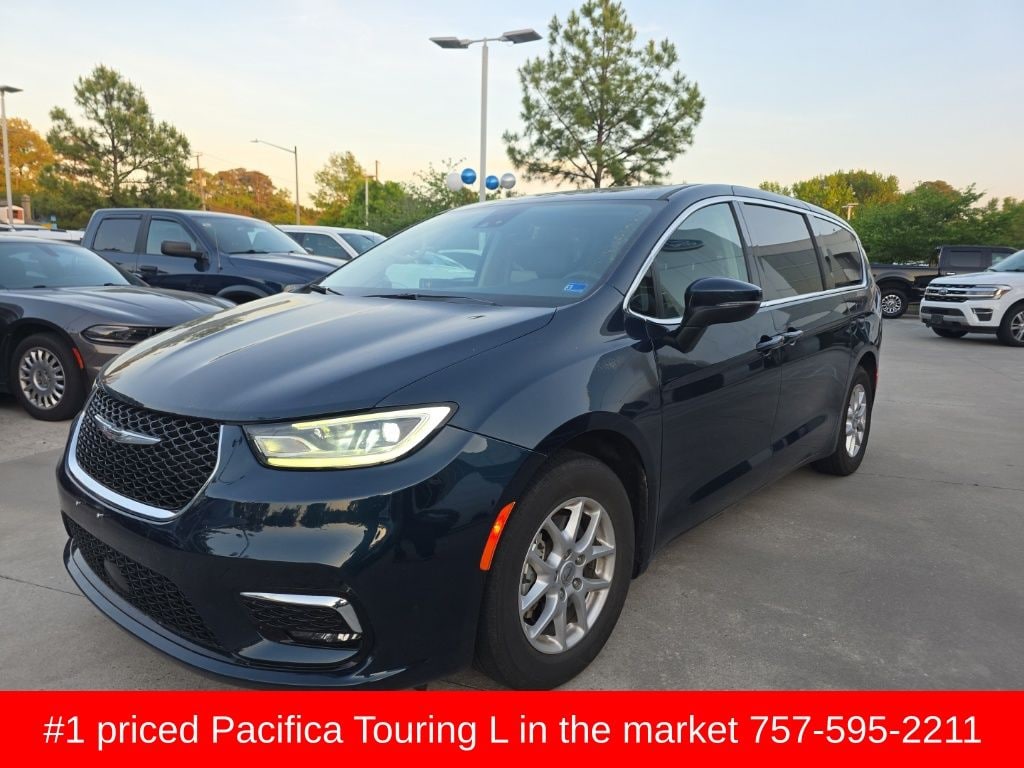 Used 2023 Chrysler Pacifica Touring L Van Passenger Van