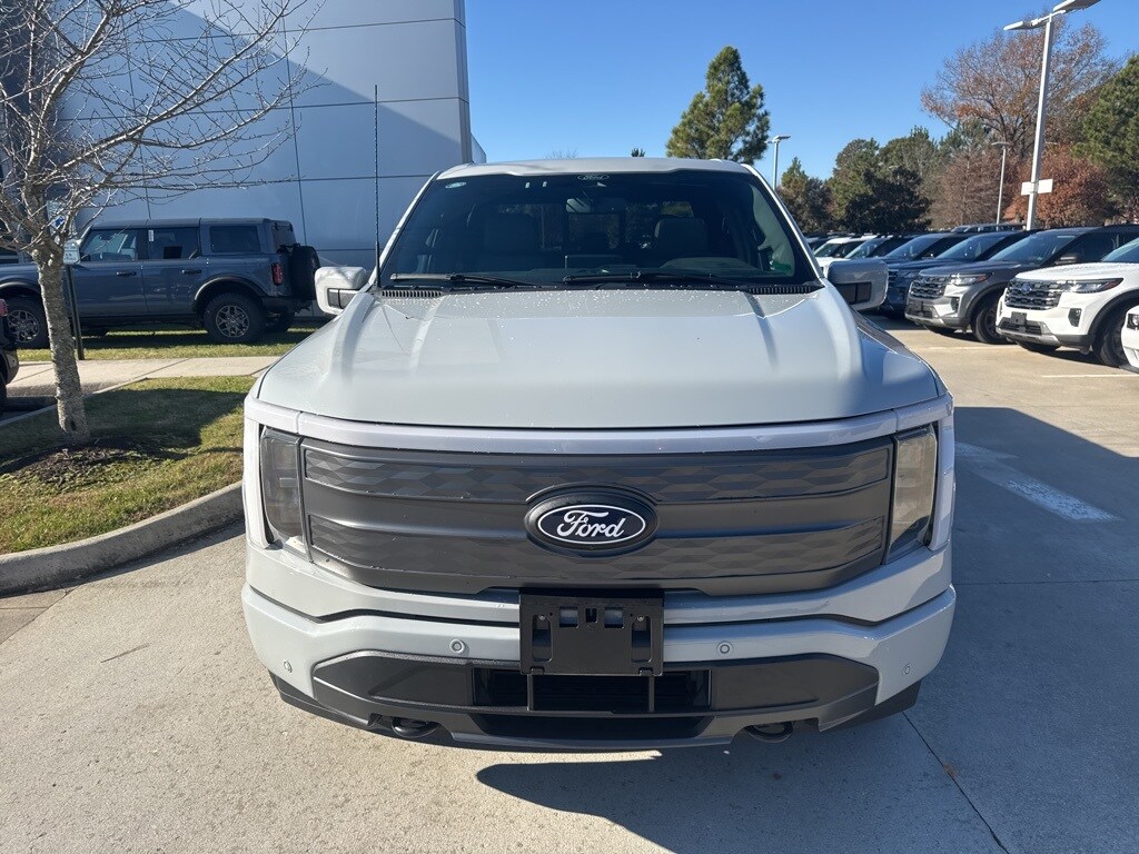 2024 Ford F-150 Lightning Lariat photo 2