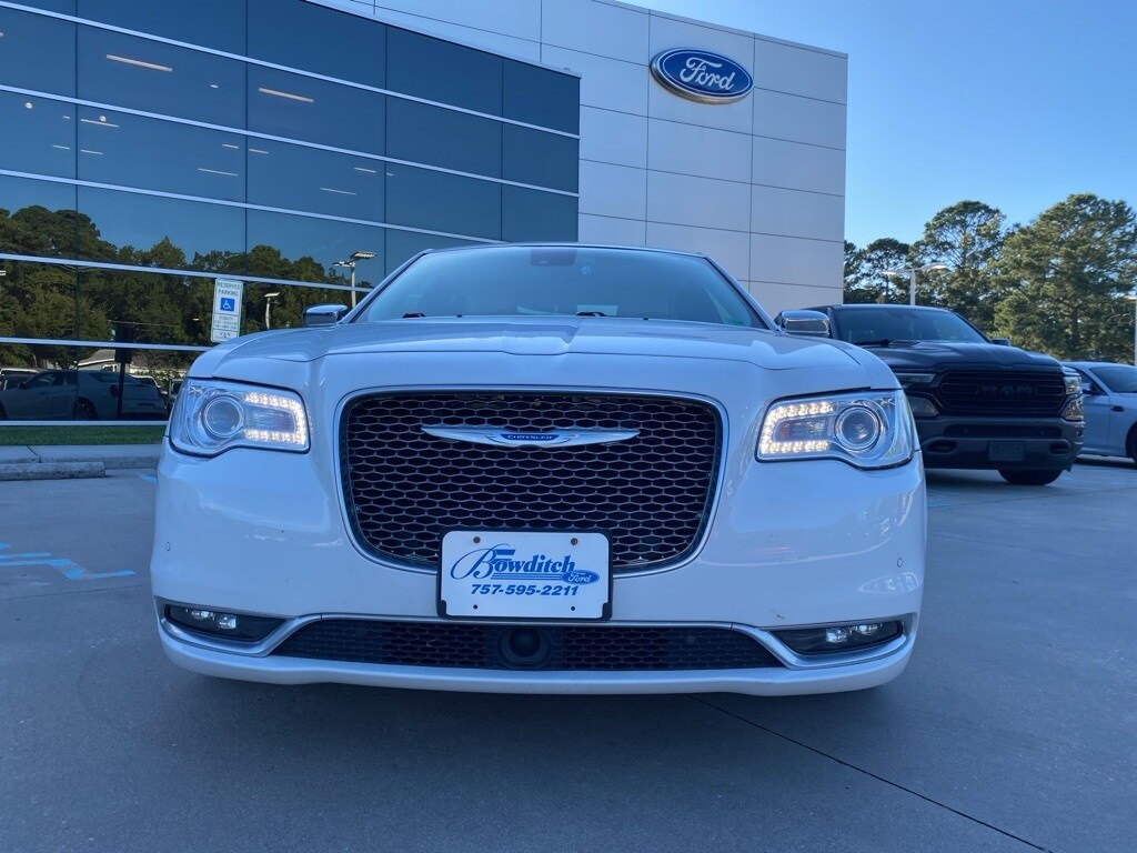 2021 Chrysler 300 Touring L photo 2