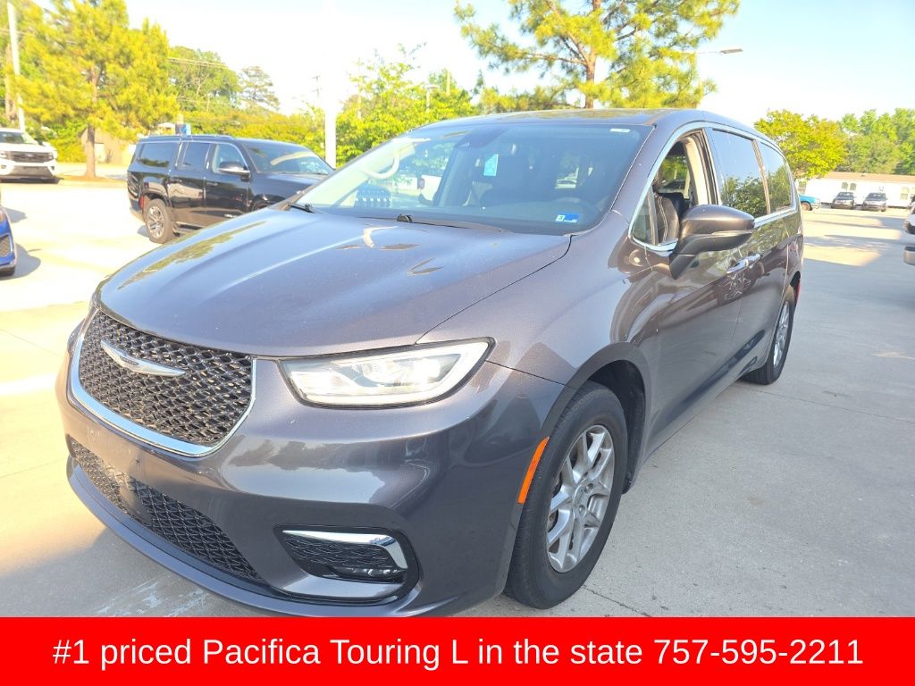 2023 Chrysler Pacifica Touring L's photo