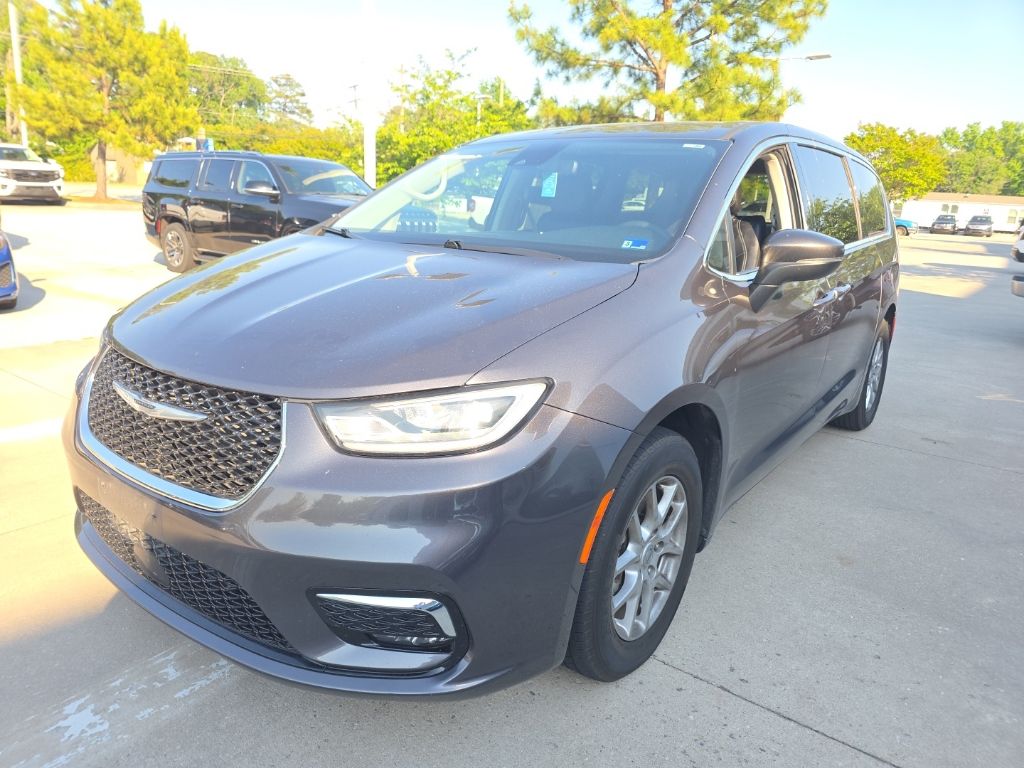 2023 Chrysler Pacifica Touring L's photo