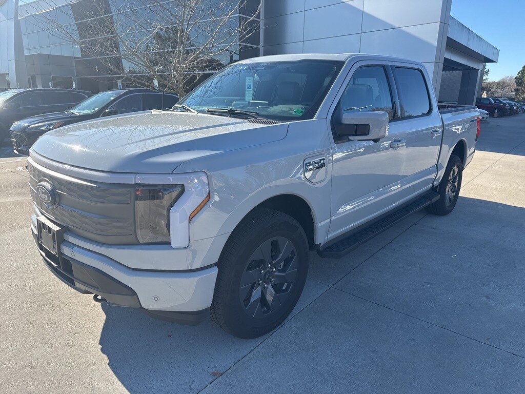 2024 Ford F-150 Lightning Lariat photo 3