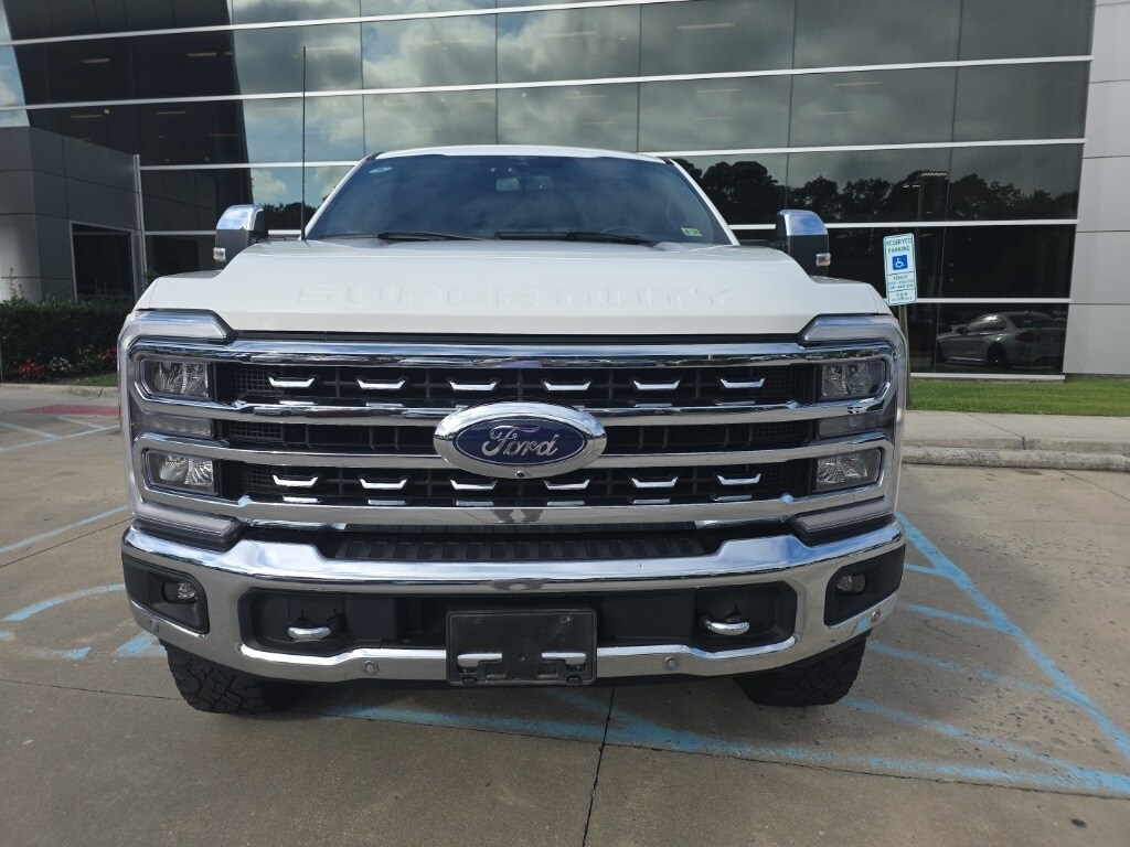 2023 Ford F-350 photo 3