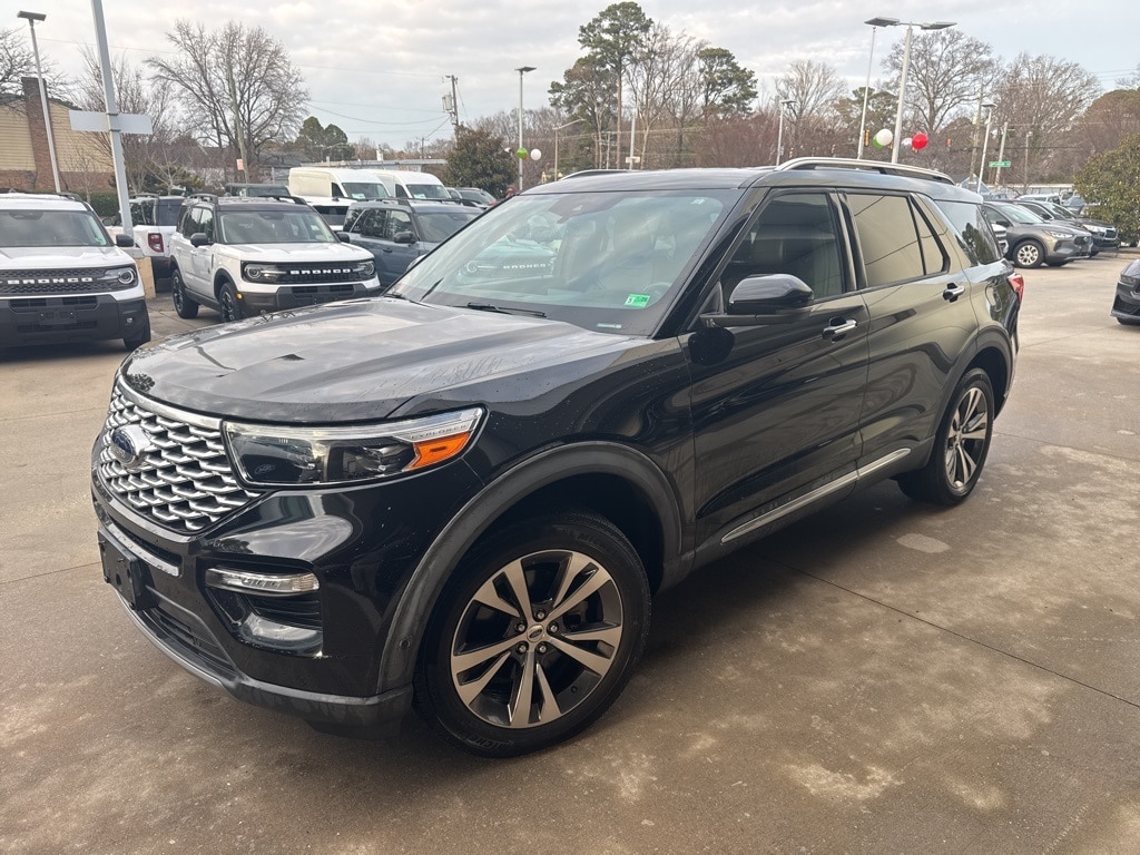 2020 Ford Explorer Platinum's photo