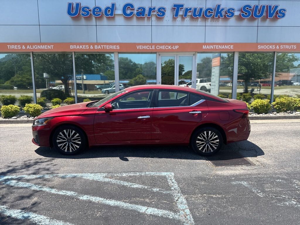 Used 2023 Nissan Altima 2.5 SV Sedan