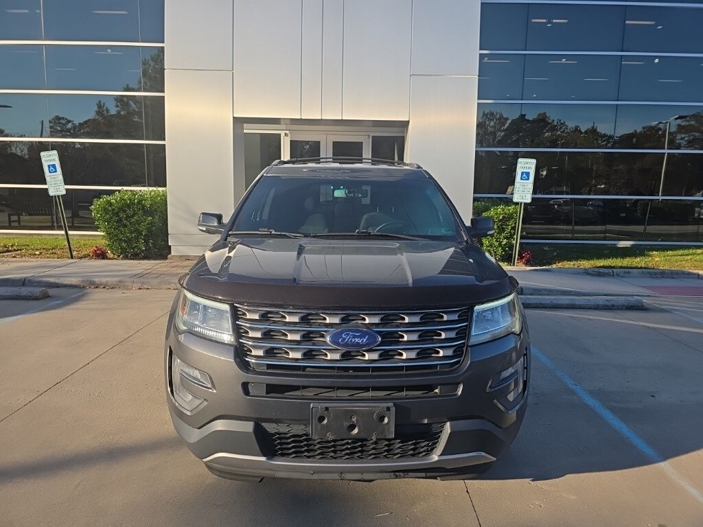 2017 Ford Explorer XLT photo 2