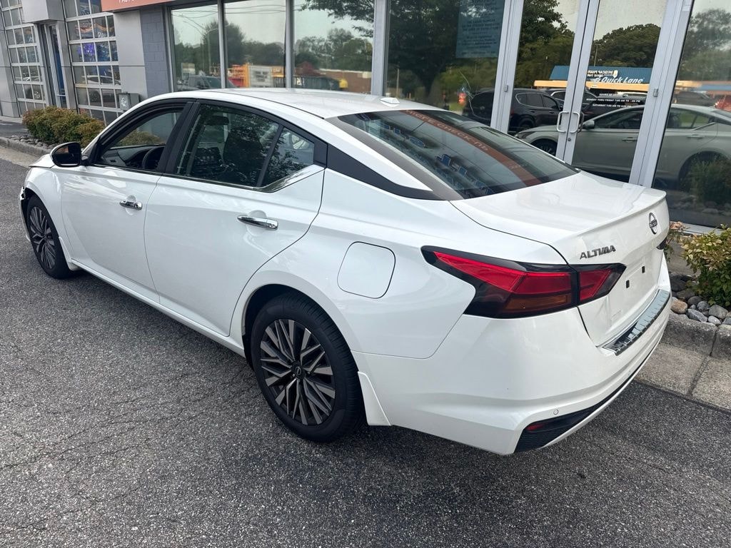 Used 2023 Nissan Altima 2.5 SV Sedan