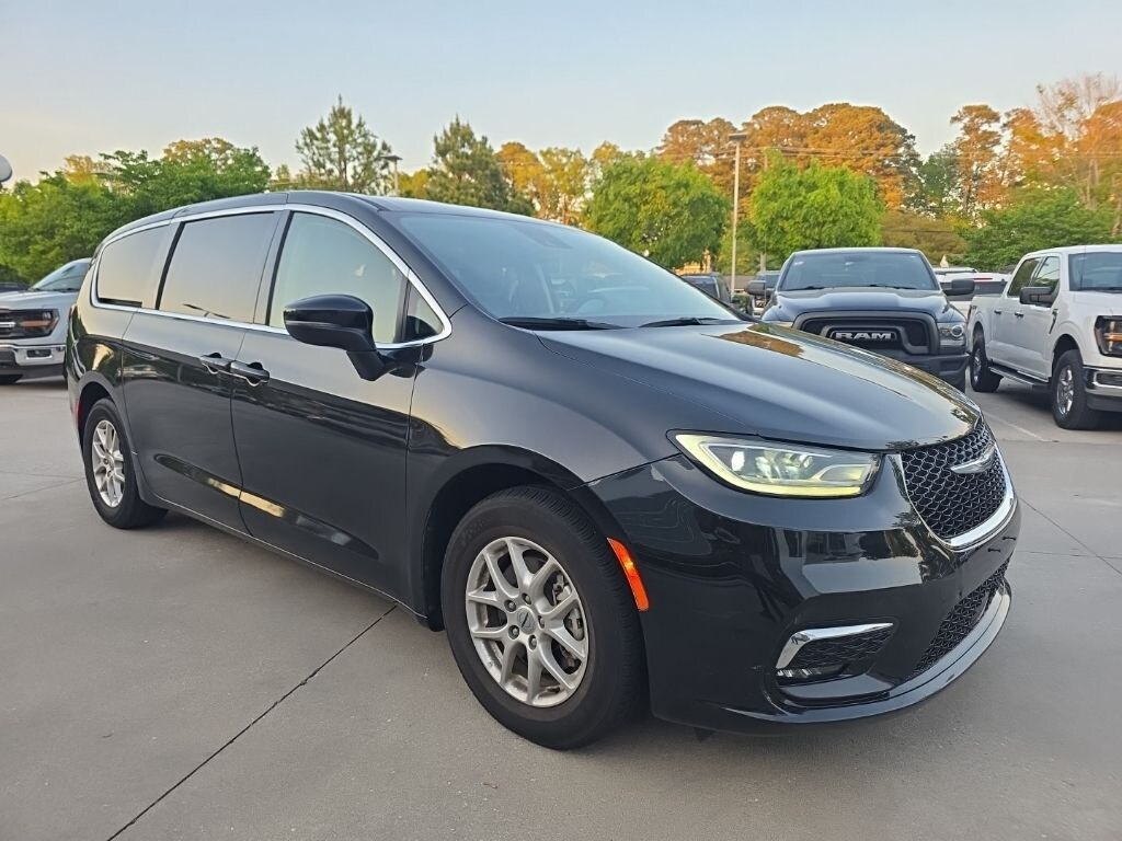 Used 2023 Chrysler Pacifica Touring L Van Passenger Van