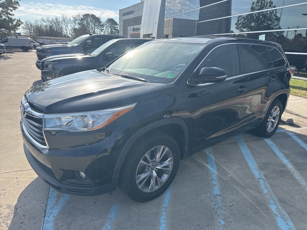 2016 Toyota Highlander LE Plus's photo