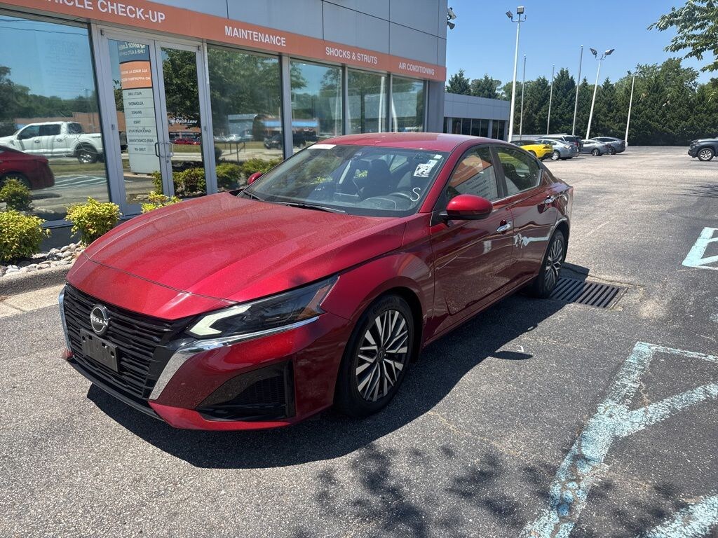 Used 2023 Nissan Altima 2.5 SV Sedan