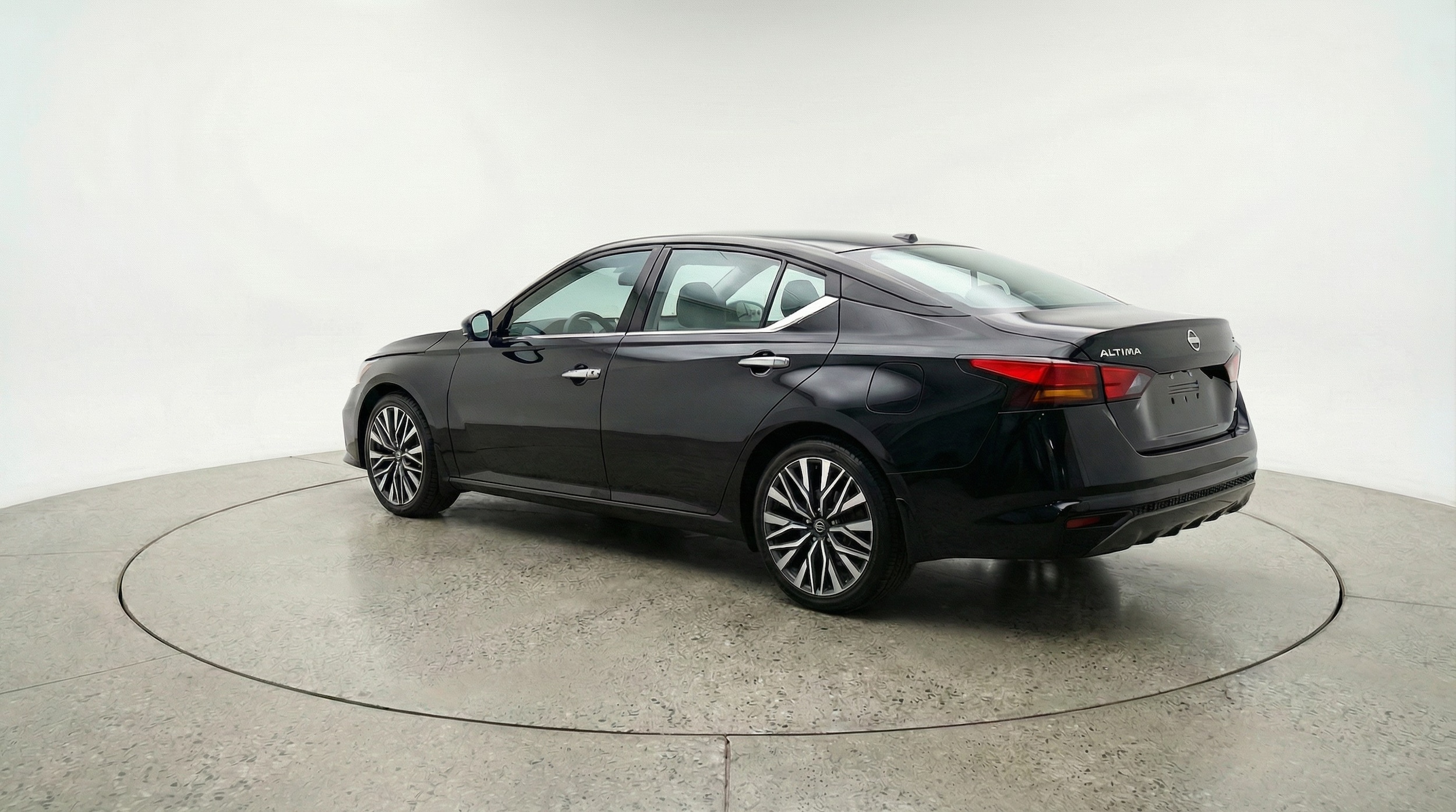 Thumbnail: 2025 Nissan Altima - 5