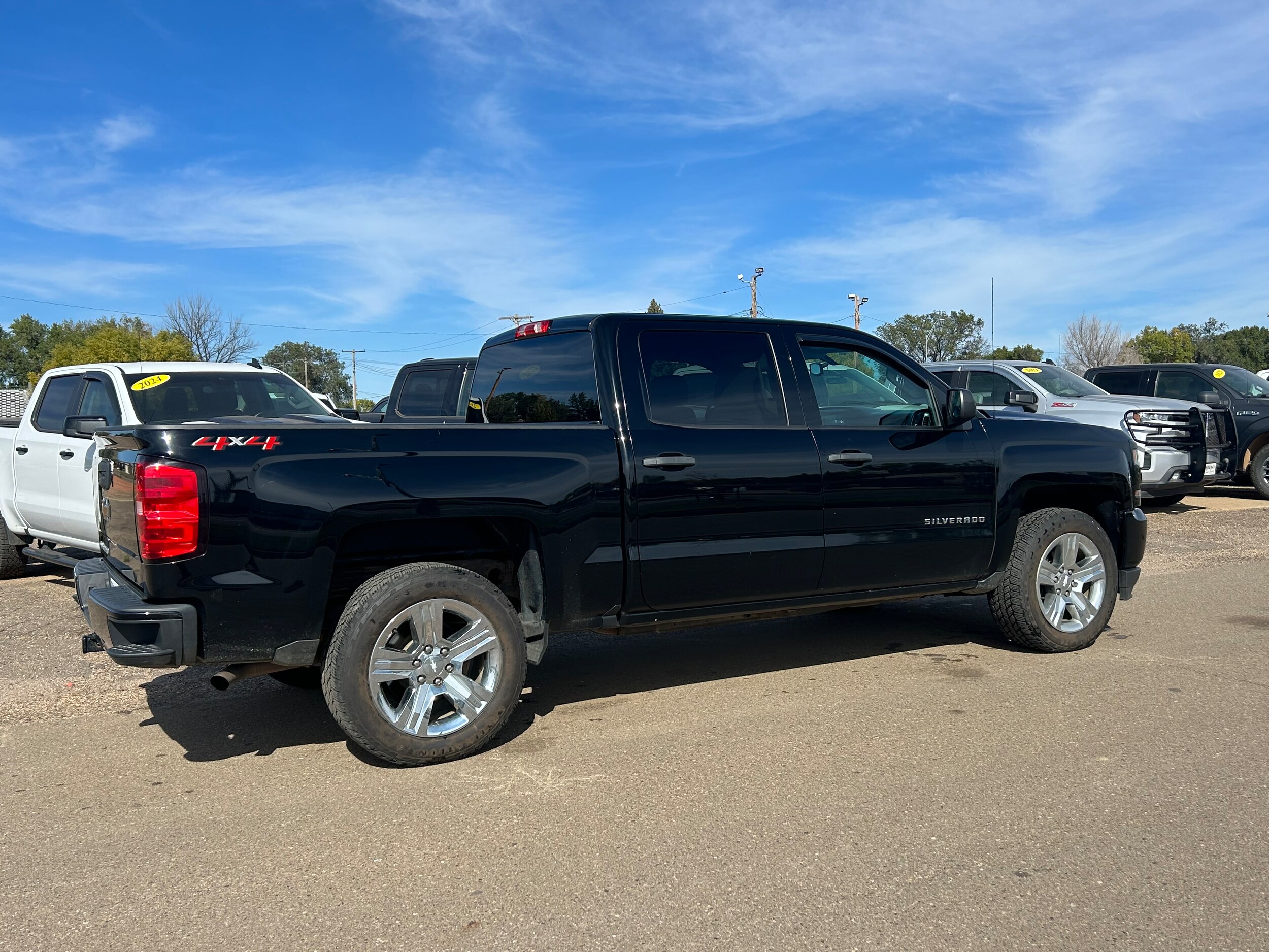 2018 Chevrolet Silverado 1500 Custom photo 2
